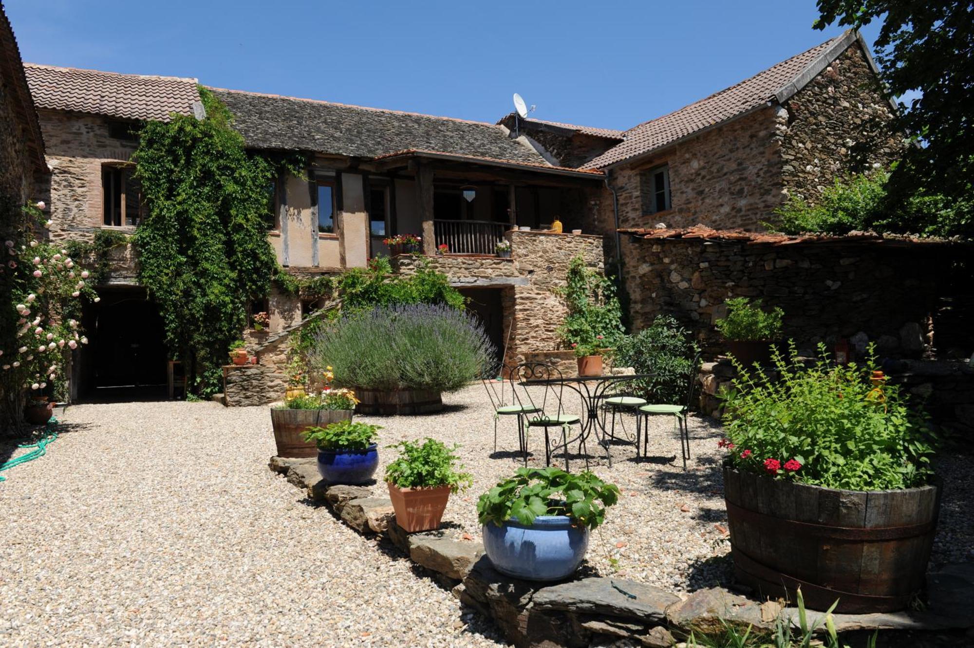 Chambres d'Hôtes Le Puits d'Amour Mirandol-Bourgnounac Exterior foto